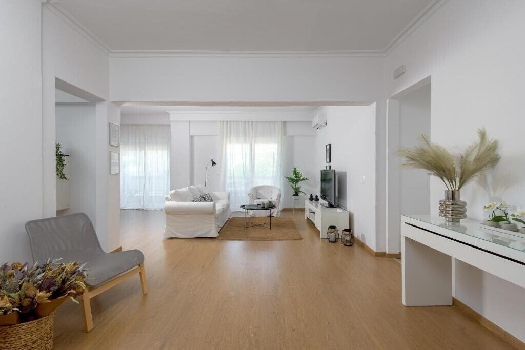 Отель Chris Luxury Apartments 4*