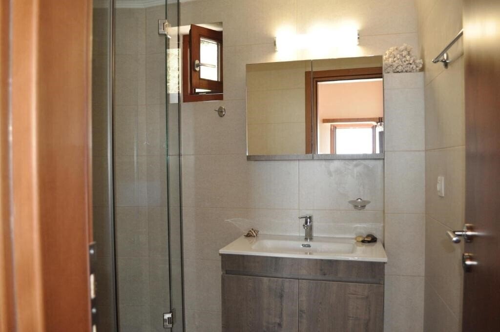 Фото Villa Vrachos 4*