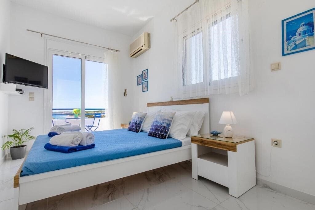 Фото White Blue Villa 4*