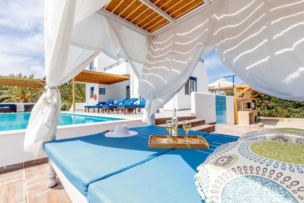 Фотография White Blue Villa 4*