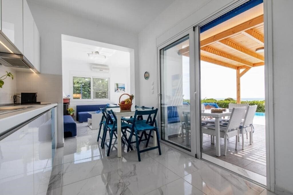 Изображение White Blue Villa 4*