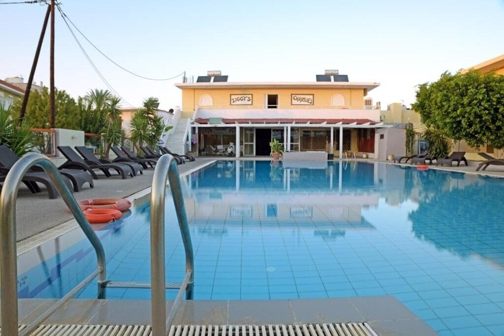 Готель Falirala Central 3*
