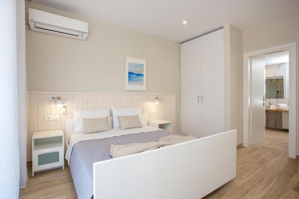 Фото Avi Suites Faliraki Center 3*