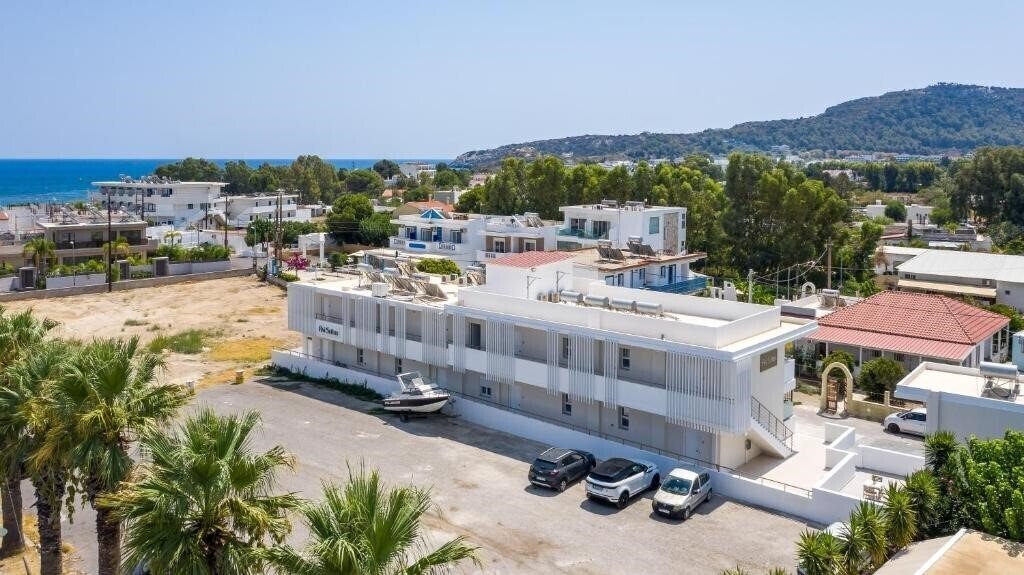 Изображение Avi Suites Faliraki Center 3*
