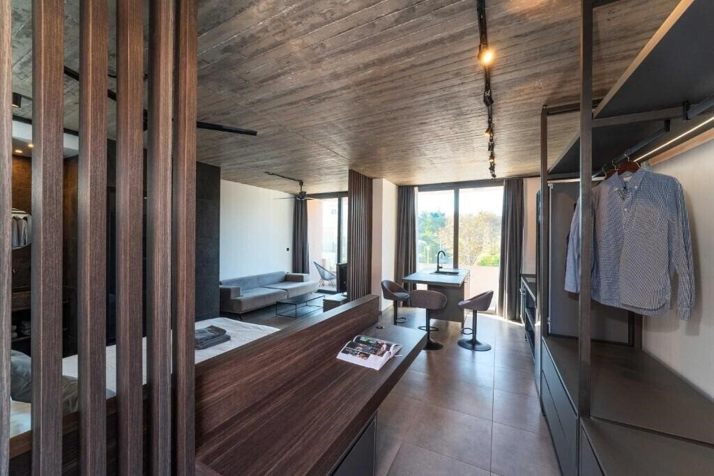 Отель Golden Sun Luxury Apartment 4*