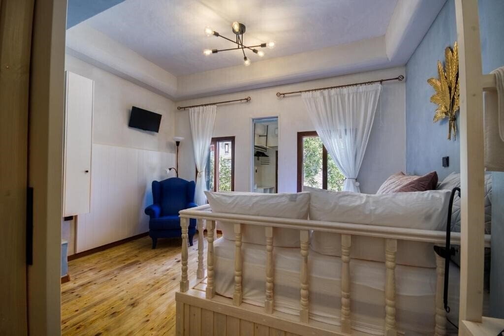 Отель Bastion Medieval Deluxe Apartments 3*