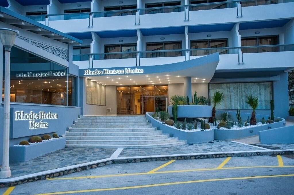 Отель Rhodos Horizon Marina 4*