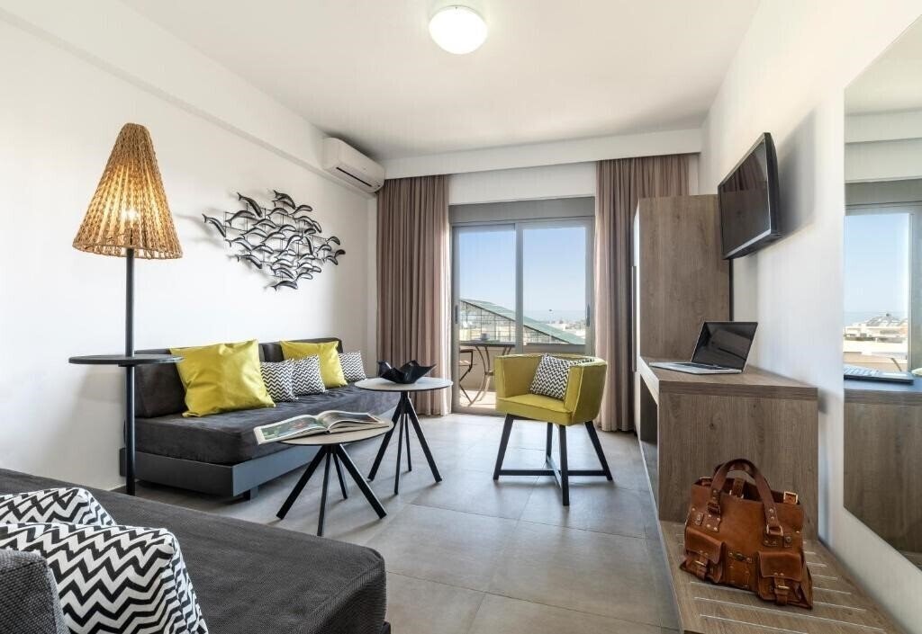 Готель Mirage Aparthotel 3*