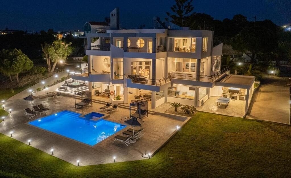 Фотографія Monte Smith Luxury Villa 3*
