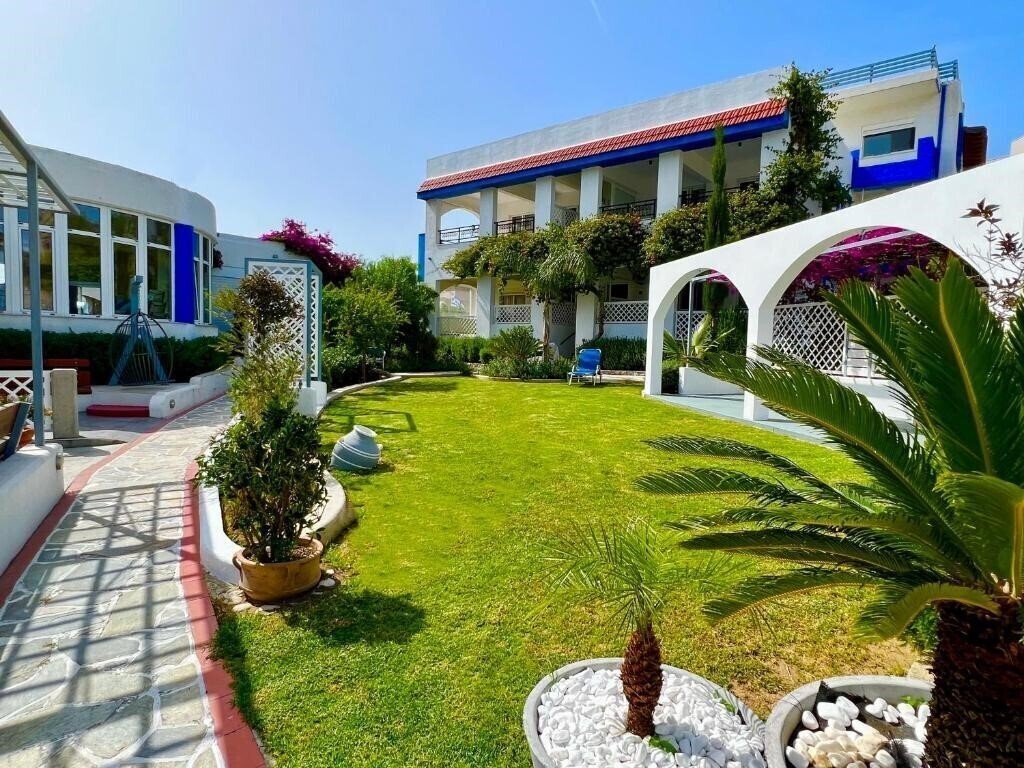 Отель Scala Apartments 3*