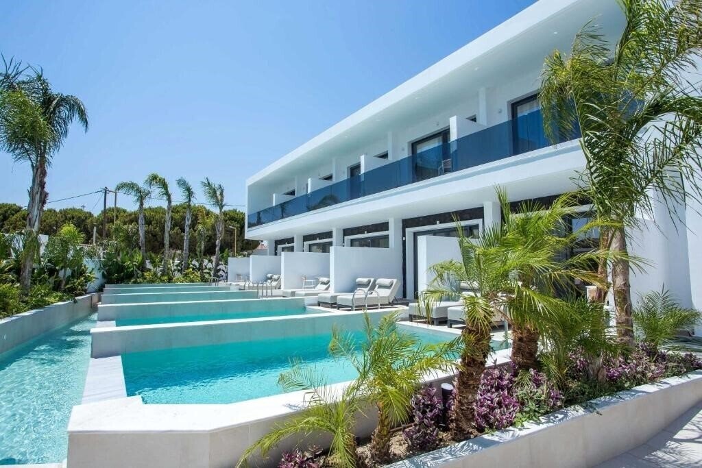 Готель Vanik Suites 3*