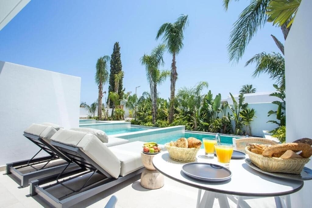 Фото Vanik Suites 3*