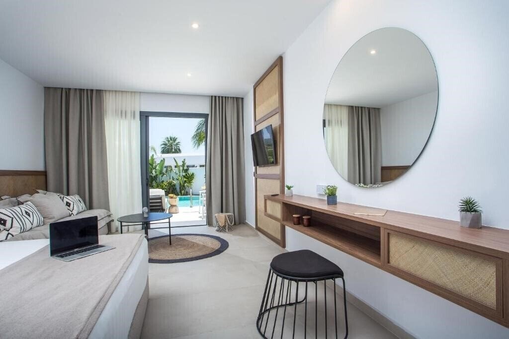 Фотографія Vanik Suites 3*