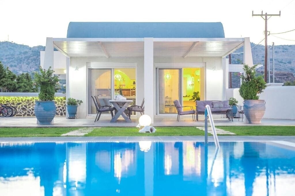 Готель White Passion Villa 3*