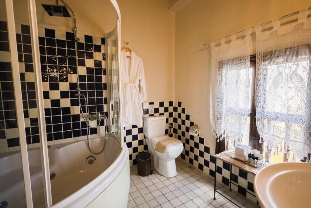 Фото April Medieval Hotel 3*
