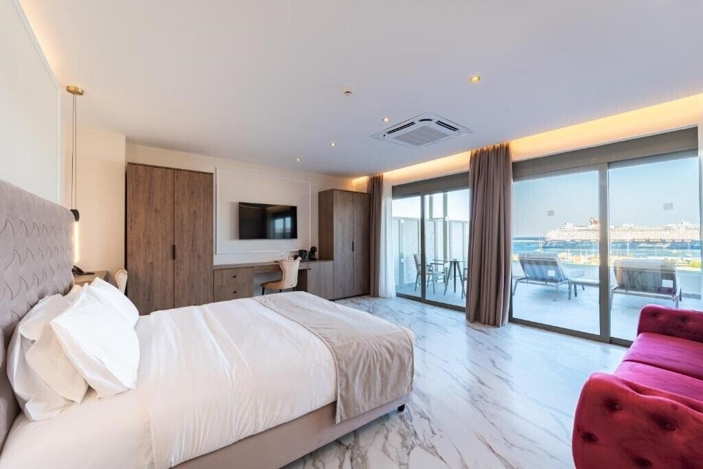 Отель Philia Center Suites 4*