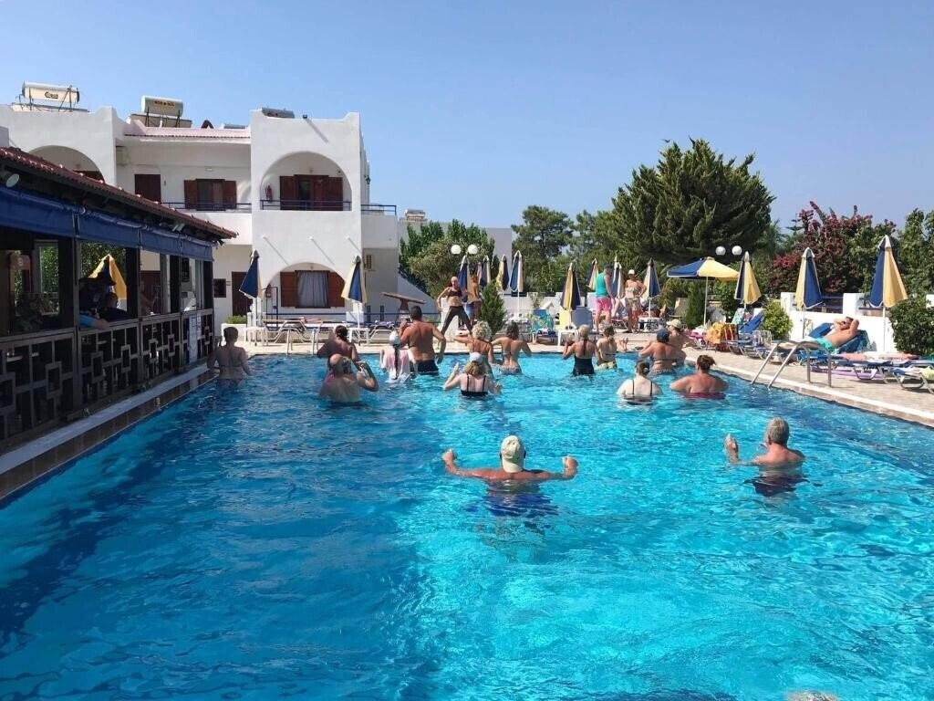 Готель Chrysanthi Hotel Studios & Apartments 3*