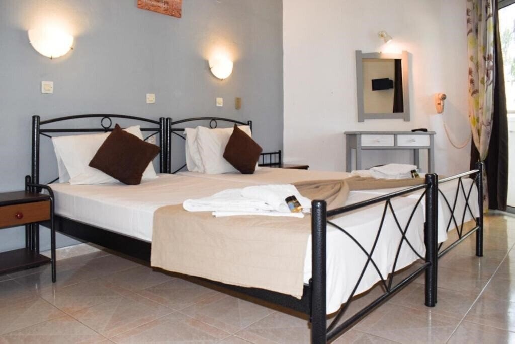 Фото White Palace Studios 3*