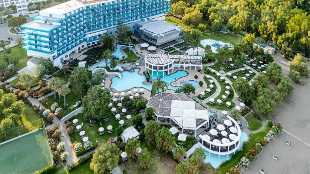 Отель Calypso Beach 4*