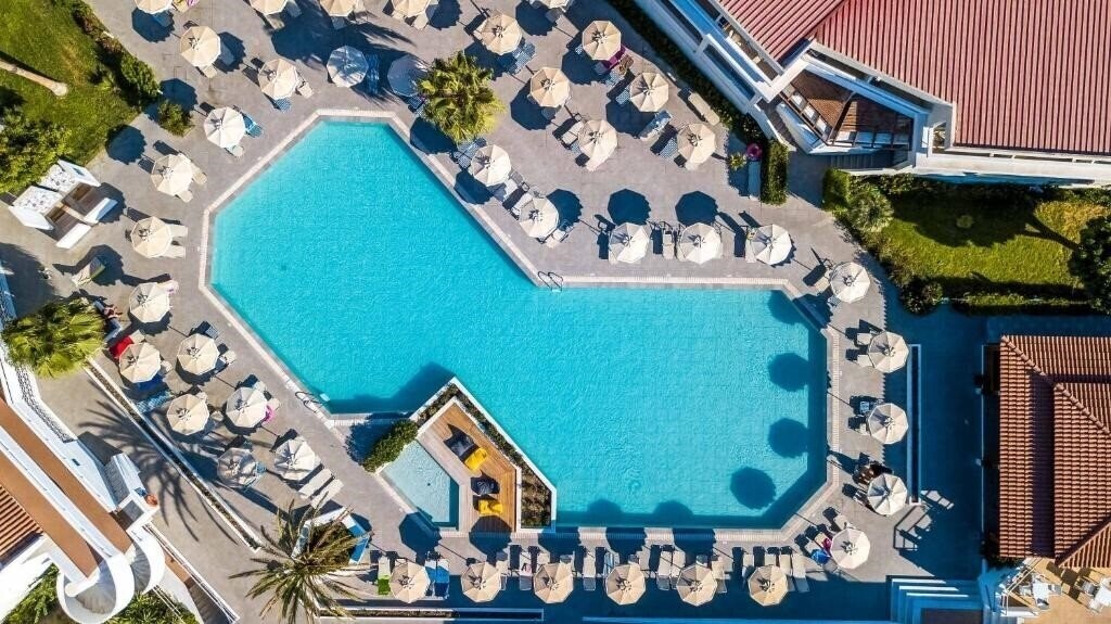 Отель Hotel Niriides Beach Kolymbia 4*