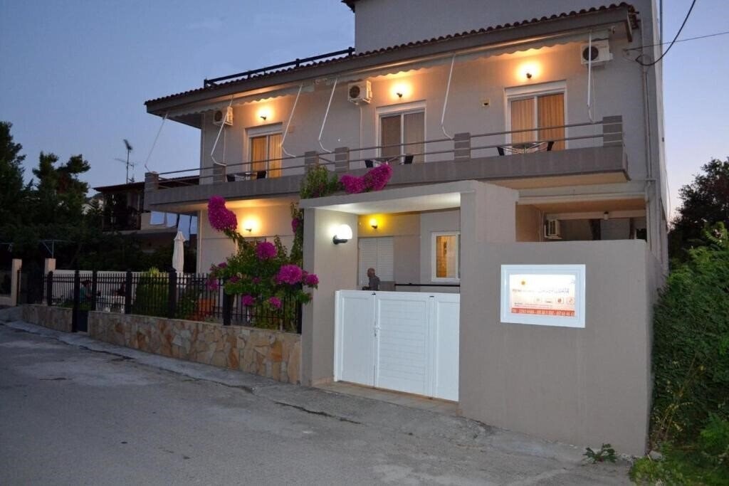 Фотографія Pefki Studios 2*