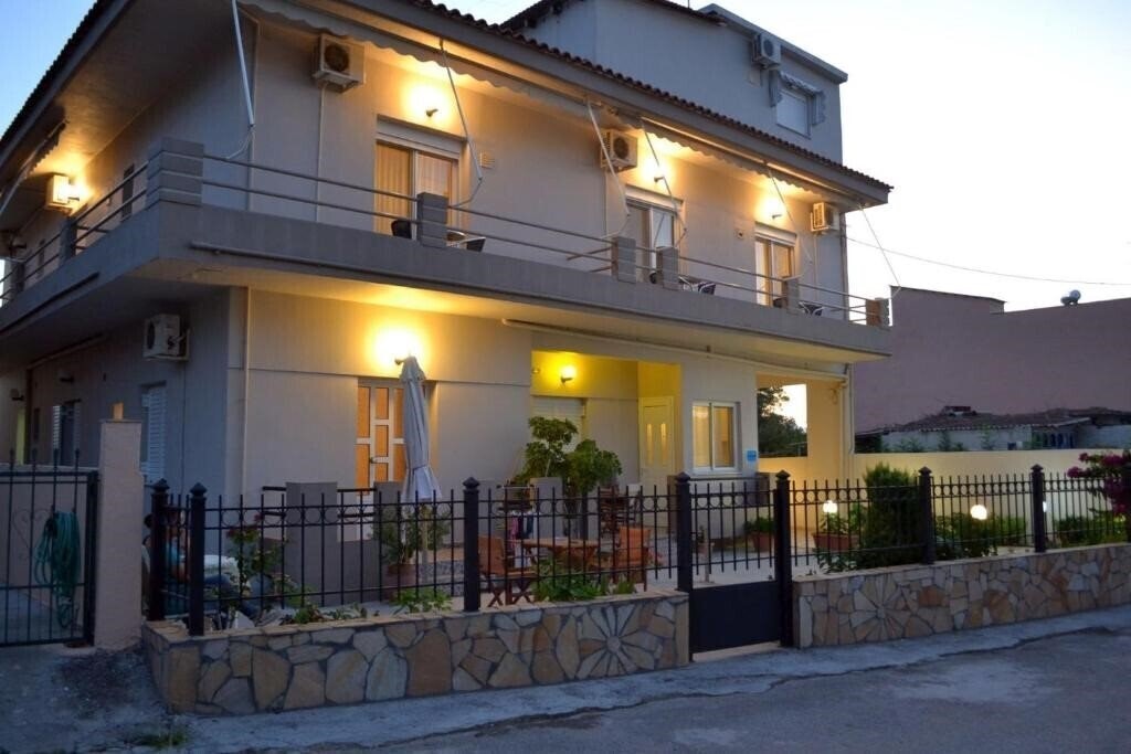 Зображення Pefki Studios 2*