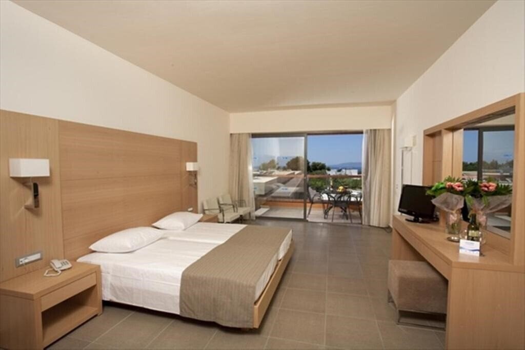 Фото Island Blue Hotel 3*