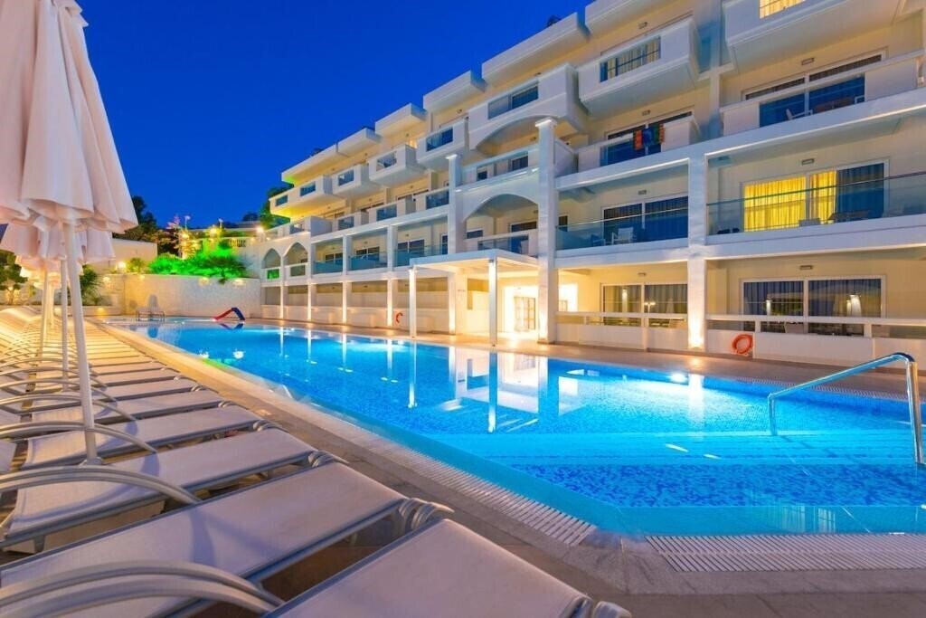 Готель Lindos White Hotel & Suites 4*
