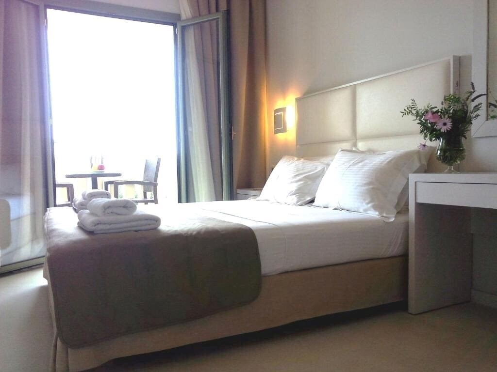 Отель Aphrodite Hotel & Suites 3*