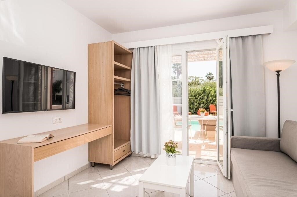 Фотография Hydrele Beach Hotel & Village 4*