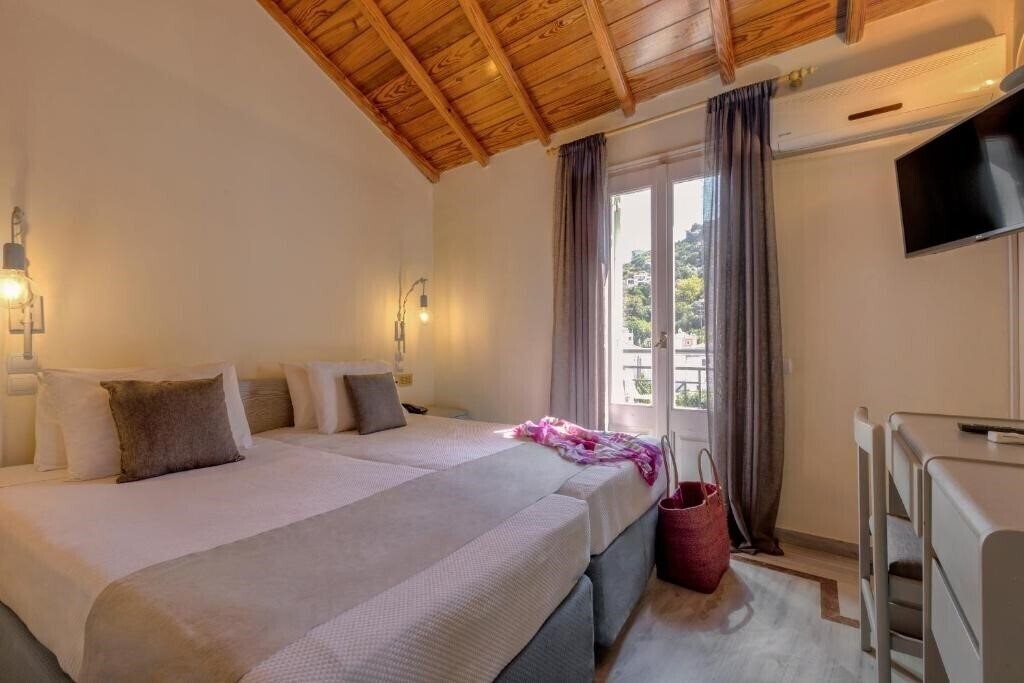 Отель Samaina Port 3*