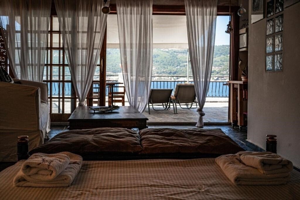 Готель Roditses Beach Sea Front Apartments 5*