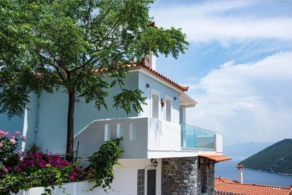 Отель Nafsika Residences 3*
