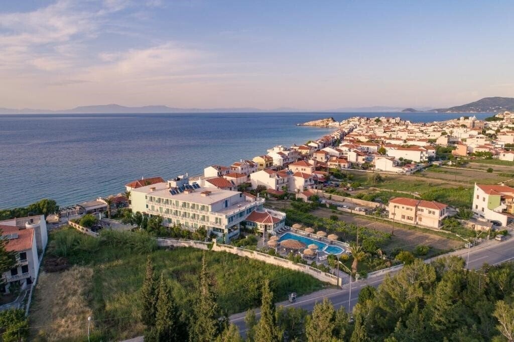 Отель Kokkari Beach Hotel 3*