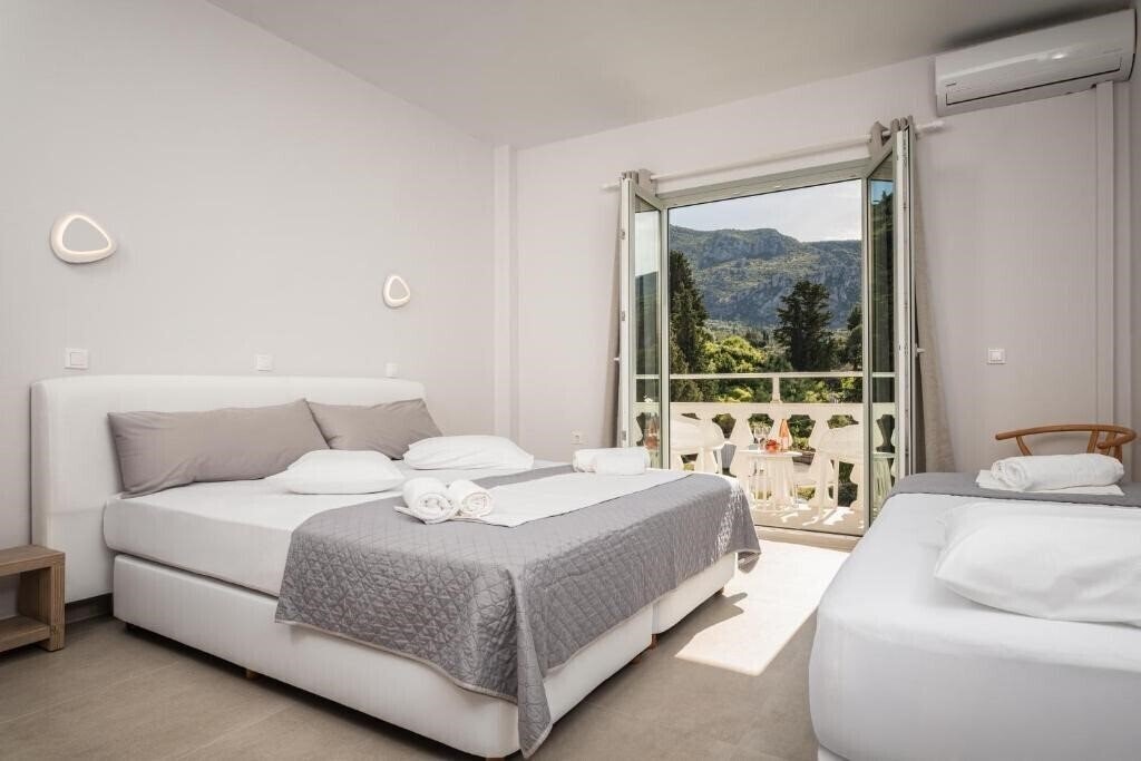 Фото Kokkari Beach Hotel 3*