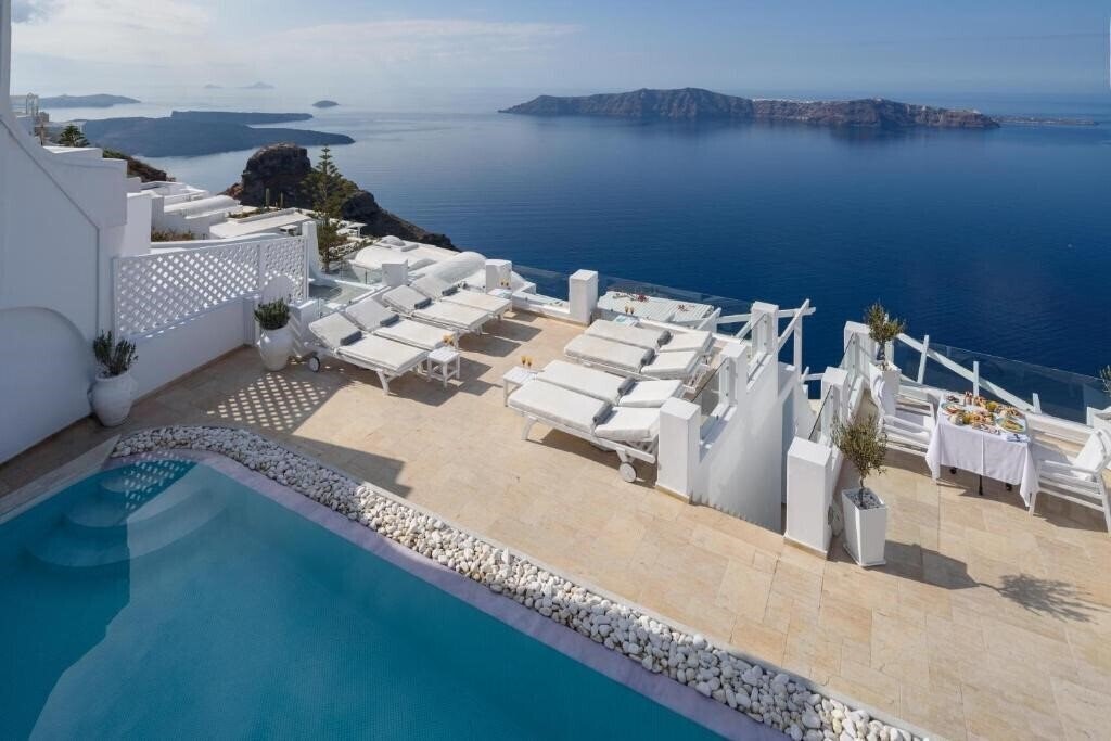 Фотографія Above Blue Suites 4*