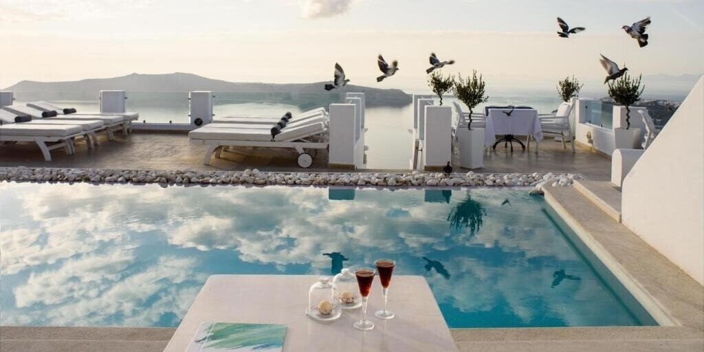 Зображення Above Blue Suites 4*