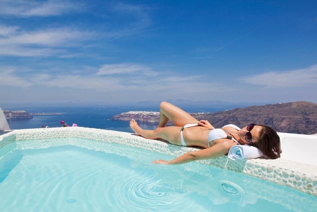 Картинка Above Blue Suites 4*