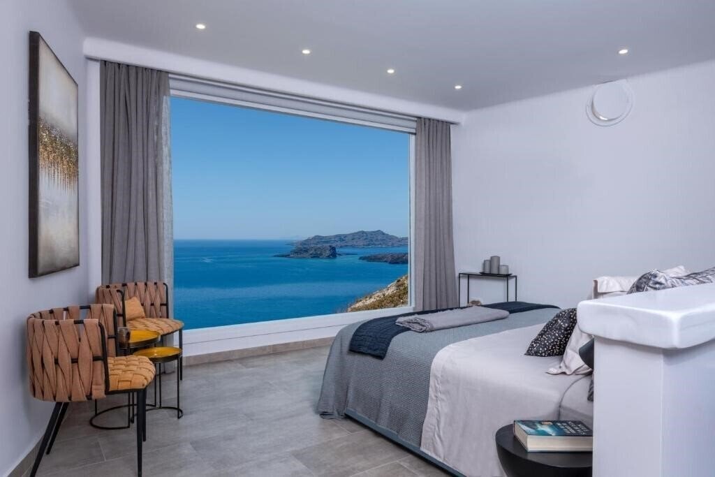 Отель Athermi Suites 3*