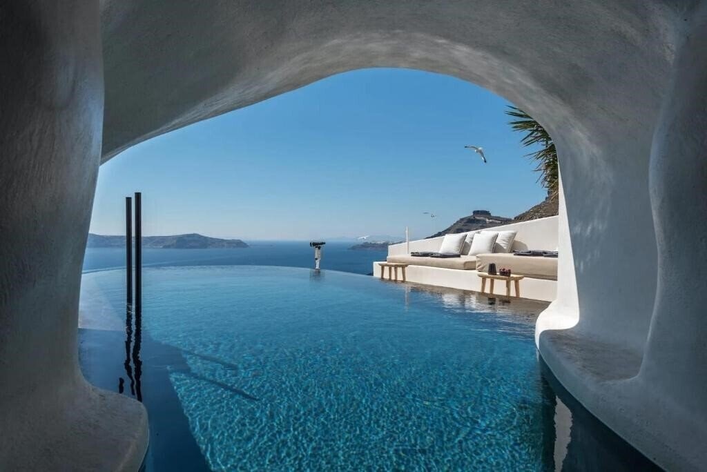 Готель Porto Fira Suites 4*