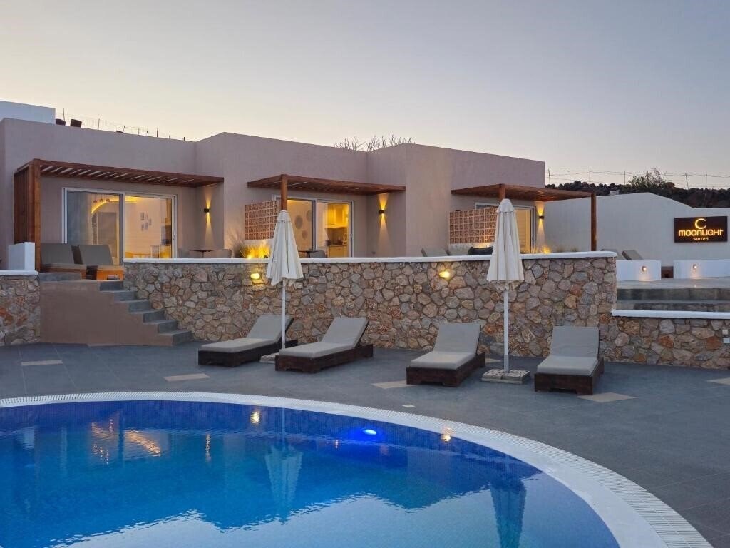 Готель Moonlight Apartments 3*