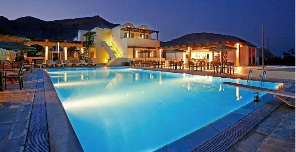 Готель Thera Mare 3*
