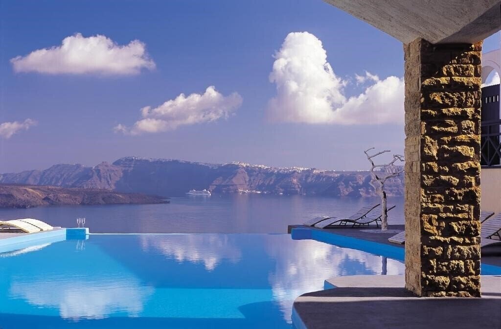 Готель Astarte Suites 5*