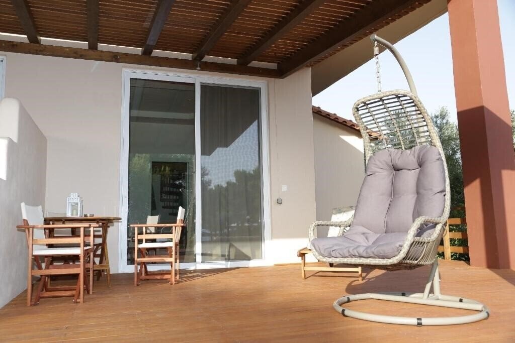 Отель Artemis Suites 3*