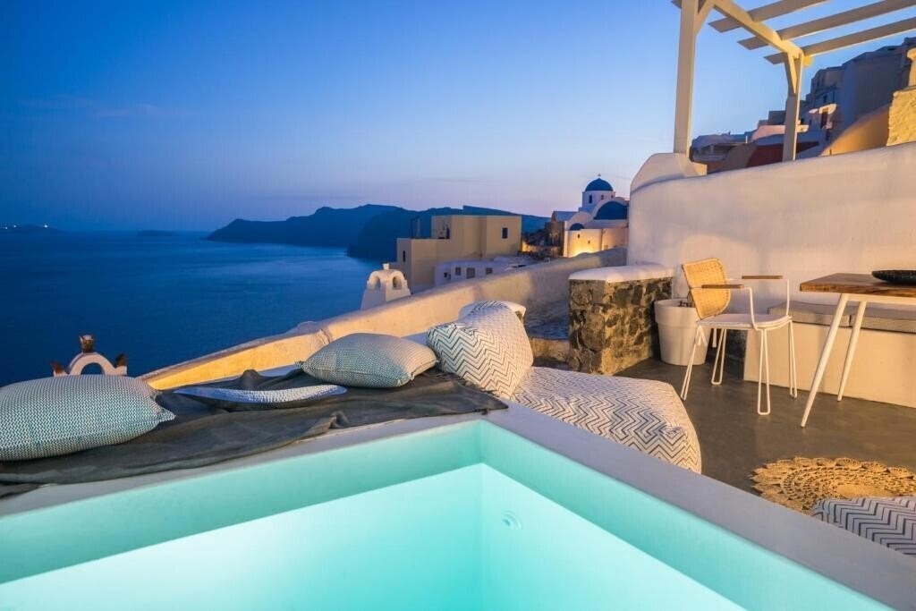 Отель Avra Santorini 2*