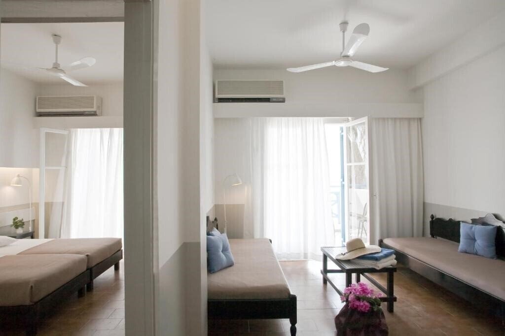 Фото Kamari Beach 3*