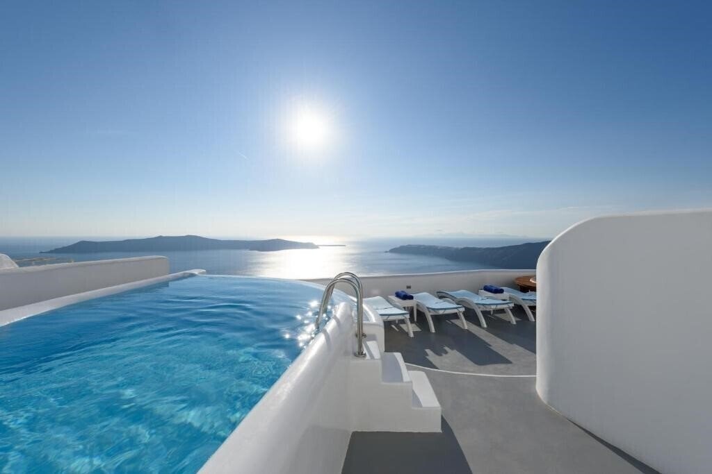 Готель Abyssanto Suites & Spa 3*