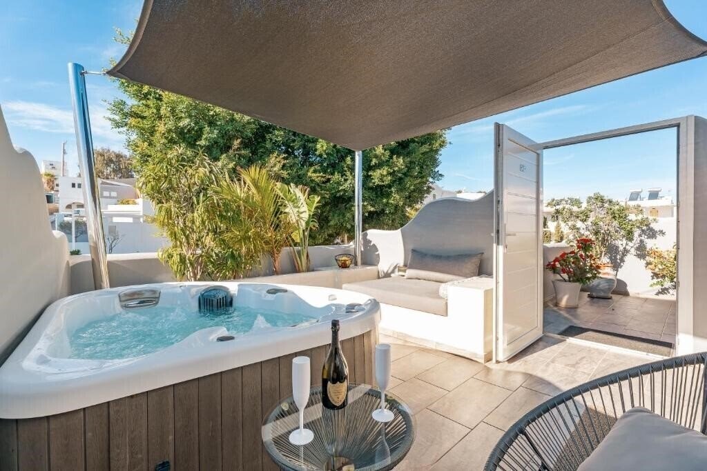 Готель Oasis Hotel Santorini 3*
