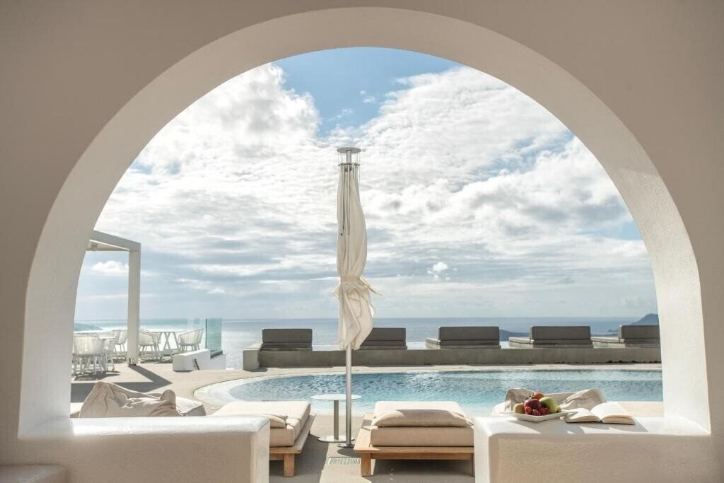 Отель Lilium Santorini Villa 5*
