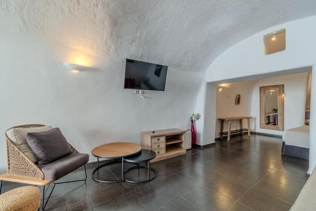 Фото Aroma Suites 4*